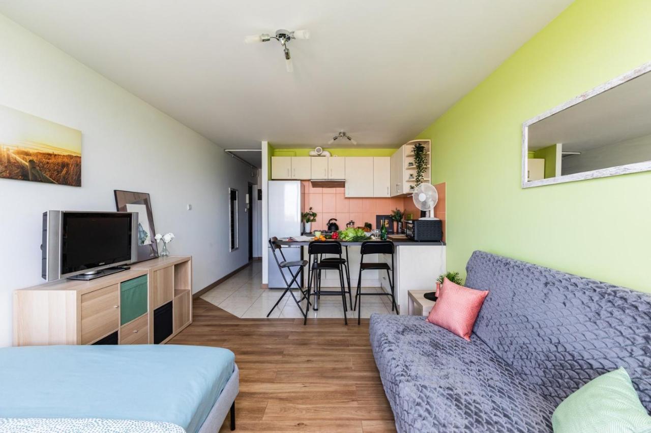 Superapart Saska 48A, Sleek 6Th-Floor Studio With Balcony & Elevator Access Warschau Buitenkant foto